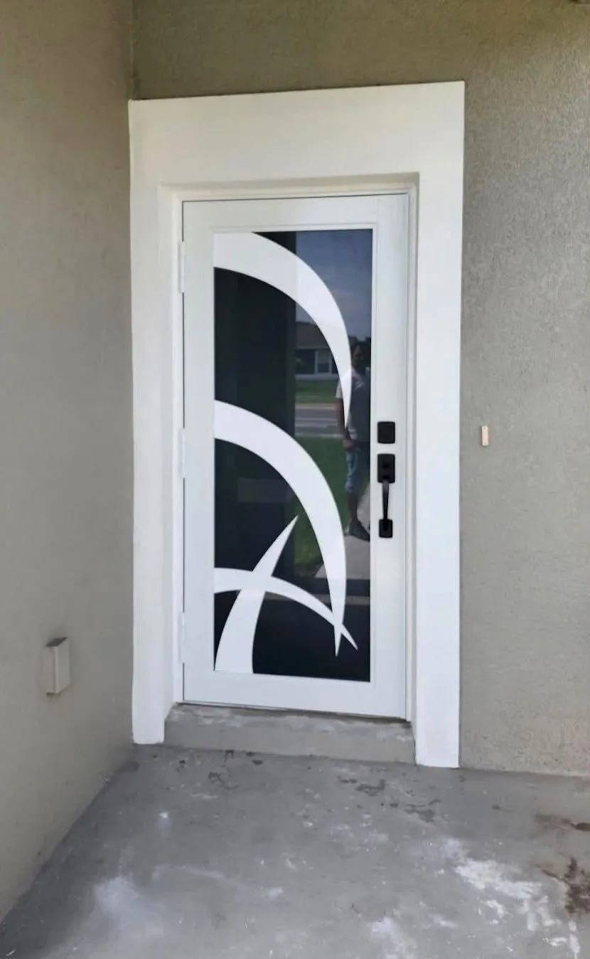 Puerta de impacto resistente