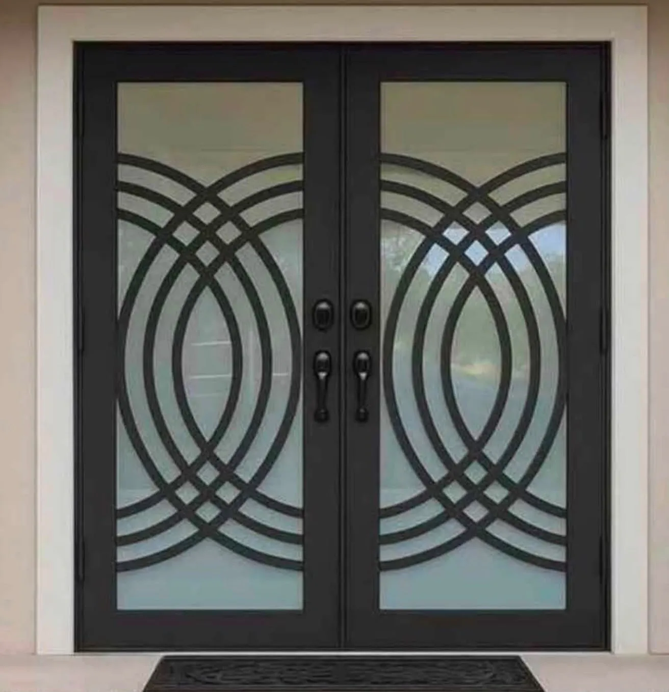 Puerta de impacto moderna