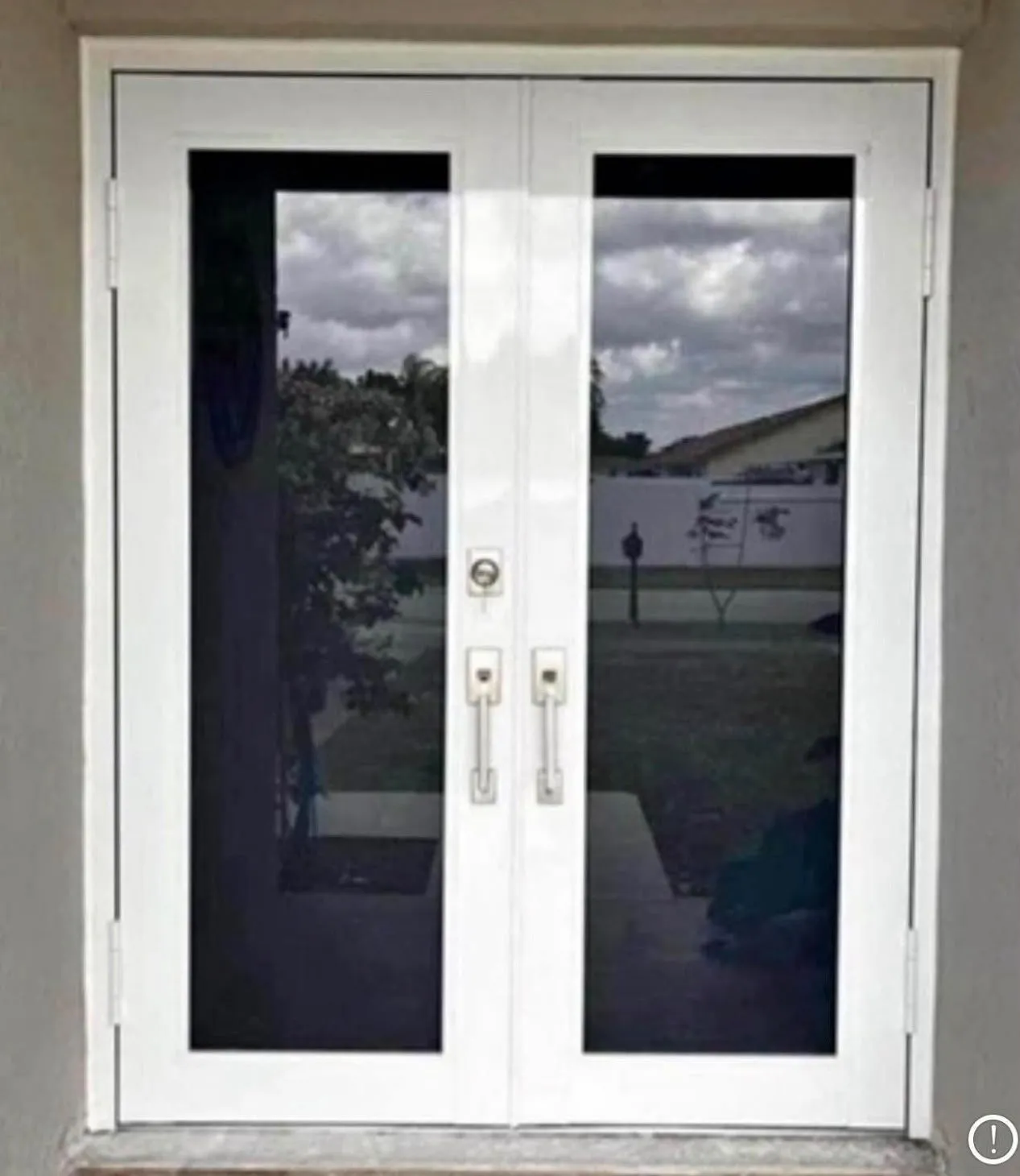 Puerta de impacto moderna