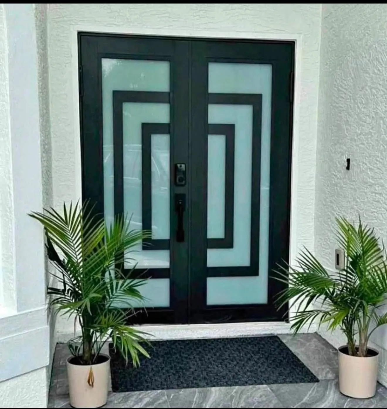 Puerta de impacto resistente