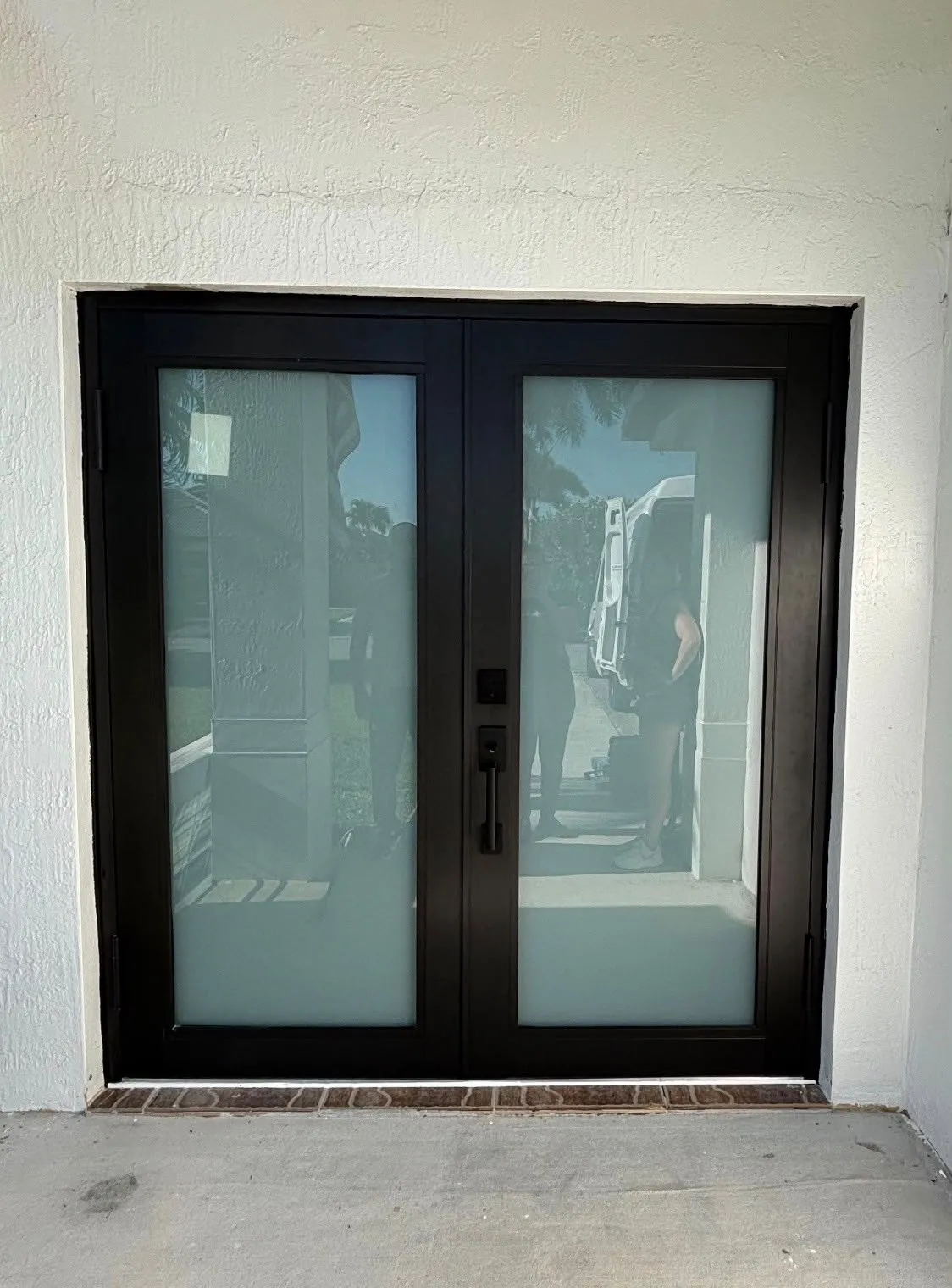 Puerta de impacto moderna