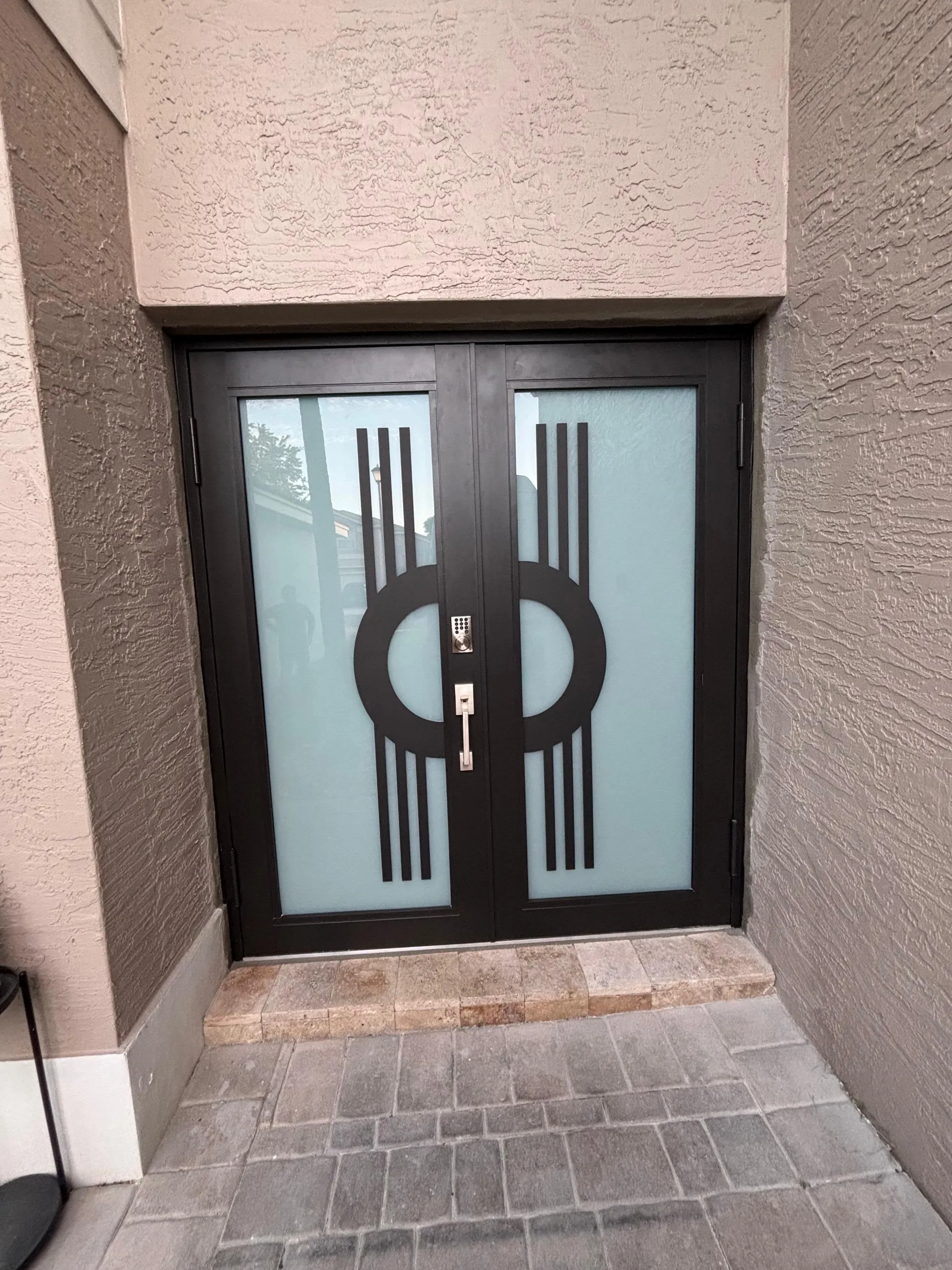 Puerta de impacto resistente