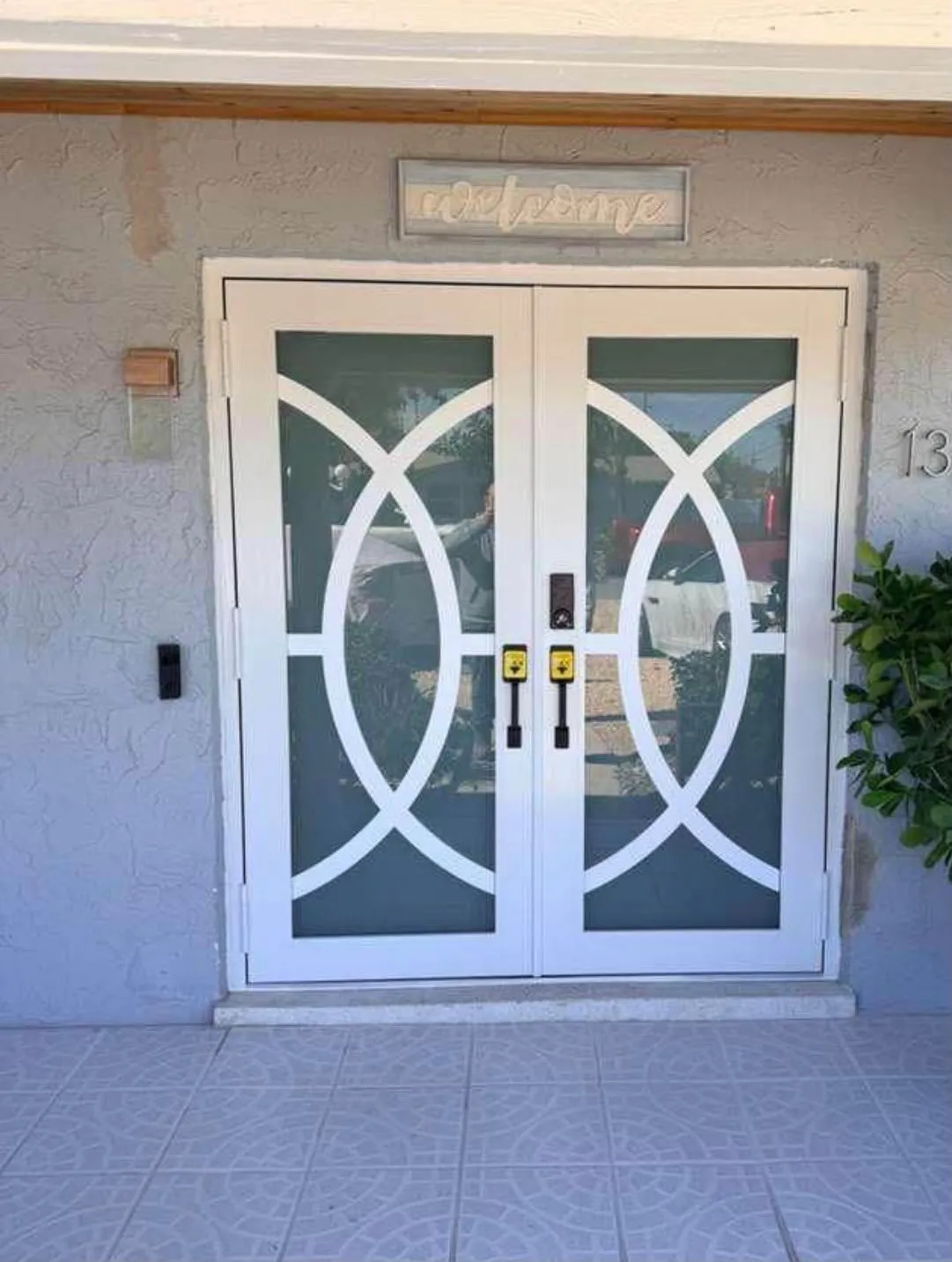 Puerta de impacto moderna